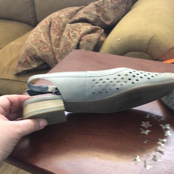 ARA Perforated Gray Sling Back Sandal Sz 8 - Picture 4 of 9